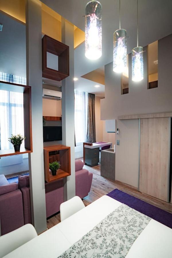 Elizabeth 44 Boulevard Apartment
